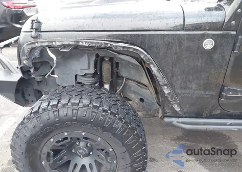 2015 Jeep Wrangler Unlimited Sahara z USA, uszkodzony, nr VIN 1C4BJWEG3FL714646